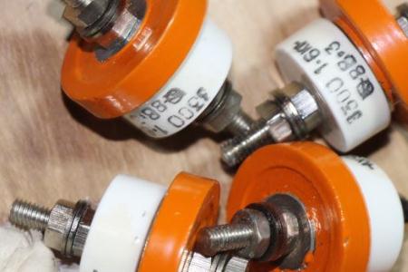 真空開關管的氣密絕緣系統(tǒng)、屏蔽系統(tǒng)以及導電系統(tǒng)