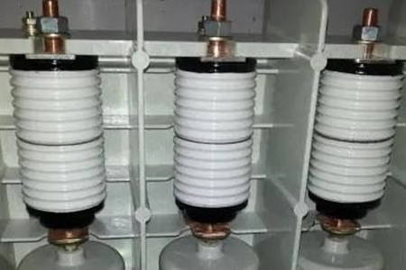 真空開關(guān)管產(chǎn)生操作過電壓的原因是什么？